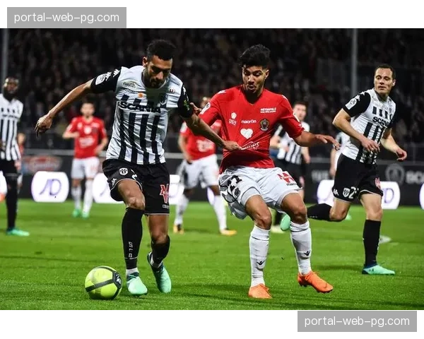 巴黎圣日耳曼1-3爆冷负于雷恩,联赛七连胜遭终结 巴黎圣日耳曼1-3爆冷负于雷恩,联赛七连胜遭终结