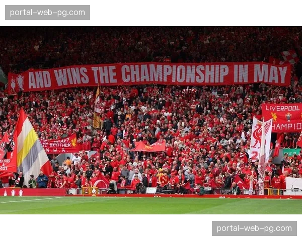 利物浦在安菲尔德举办“足球记忆”阿尔茨海默症关怀社区活动