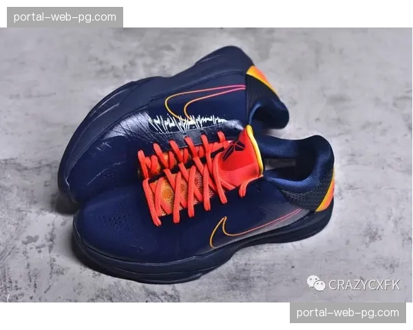 内部对抗赛：王牌队新人后卫凯特琳·克拉克表现亮眼